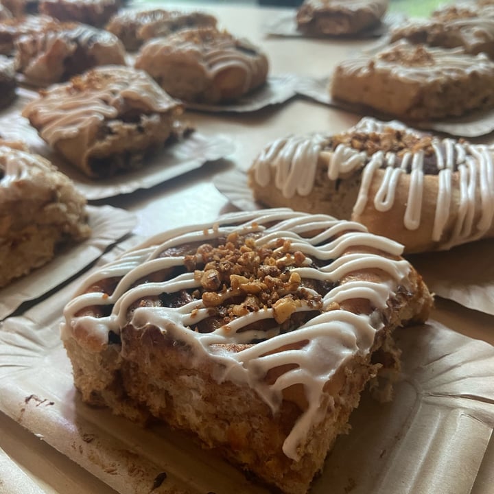 review photo of HelloFresh Office C+ Conscious Cuisine Cinnamon Buns for Queer Work Event shared by @cplusconsciouscuisin on 20 Jun 2022 - review
