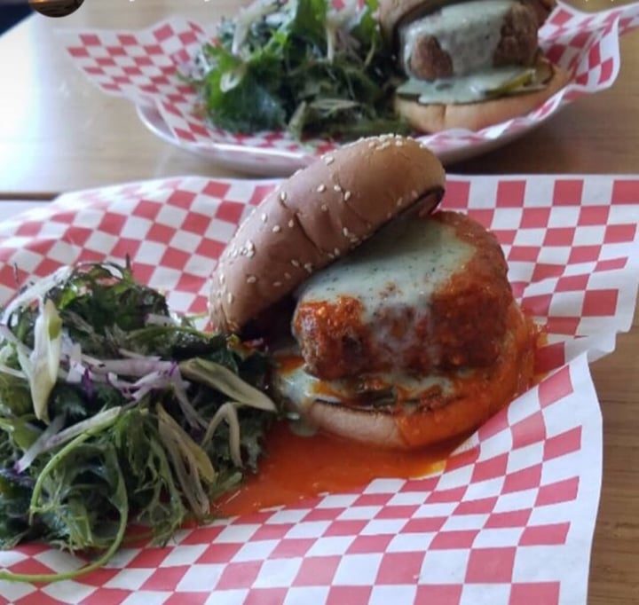review photo of Juicy Brew Fried “Chicken” Sandwich (Tofu) shared by @plantbasedplanet on 03 Nov 2018 - review