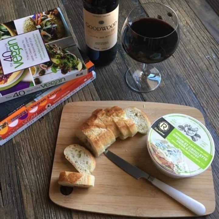 review photo of Rawesome Cashew Cream Cheese shared by @kookycatchick on 15 Dec 2021 - review