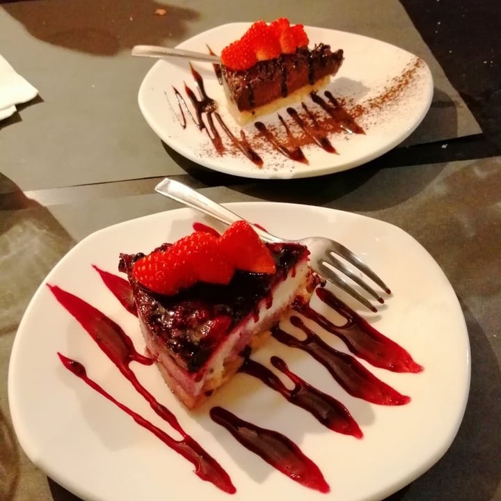 photo of Ops! Cheescake con frutti di bosco, mandorle e cocco shared by @anthe on  29 Aug 2020 - review