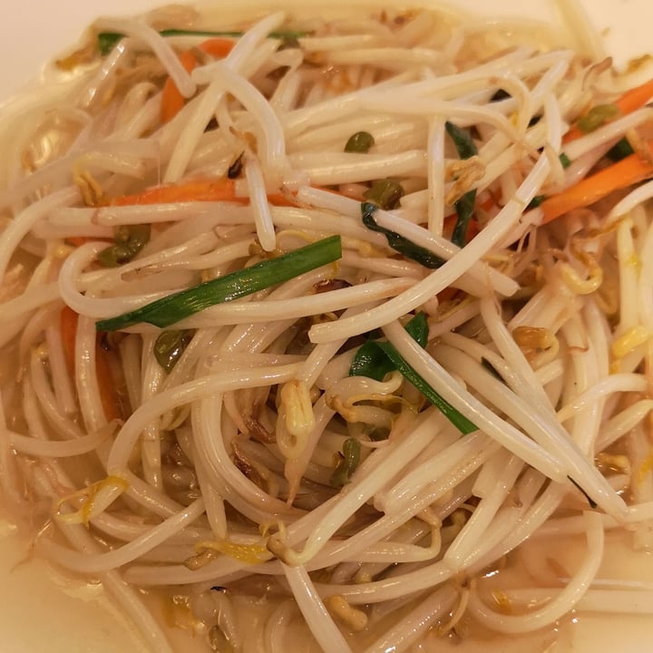 review photo of SHOKU - Ristorante Thailandese e Giapponese germogli di soia Saltati con carote shared by @vivarchitettura on 28 Sep 2022 - review