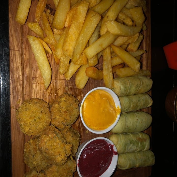 photo of Llegó tu hora... Nuggets+ Tequeños+ Papas shared by @candeferreira on  08 Dec 2022 - review