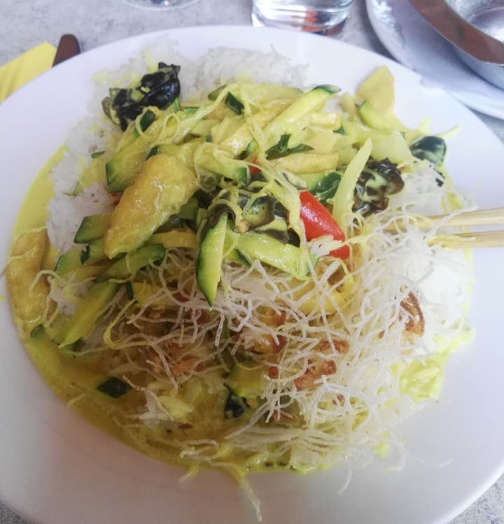 photo of Samadhi Rice noodles with curry, vegetables and coconut milk shared by @lauranne on  16 Aug 2019 - review