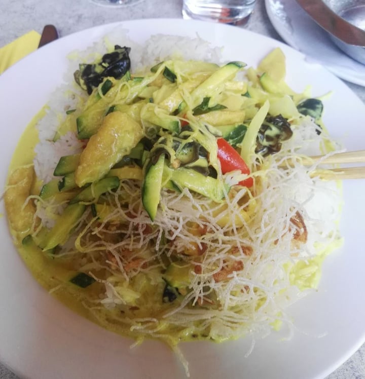 review photo of Samadhi Rice noodles with curry, vegetables and coconut milk shared by @lauranne on 16 Aug 2019 - review