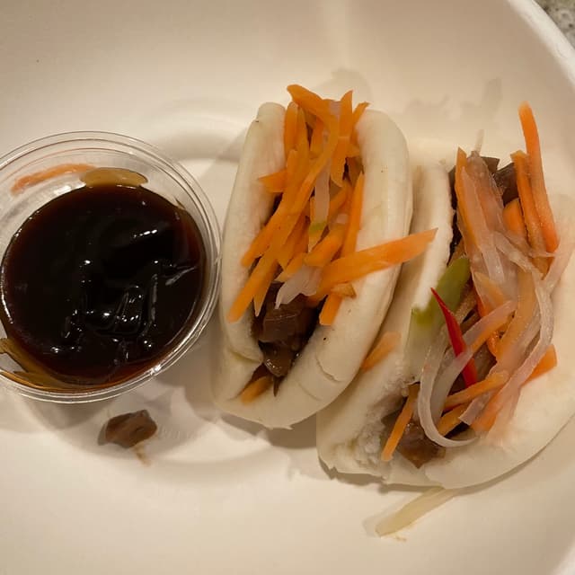Foto del piatto “Caramelized Eggplant Bao Buns”