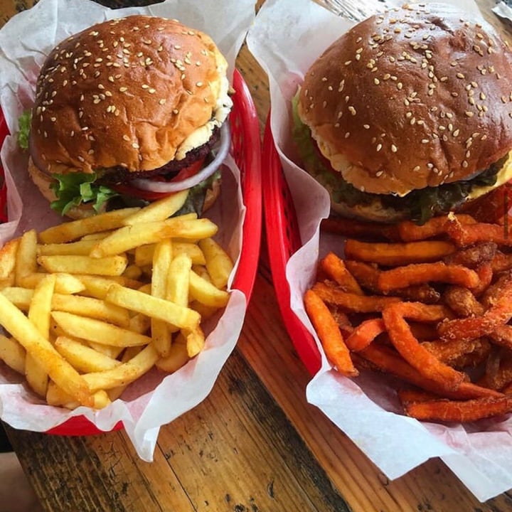 photo of BunsOut Linden Vegan Fried Chicken shared by @meggiesveggies on  16 Aug 2020 - review