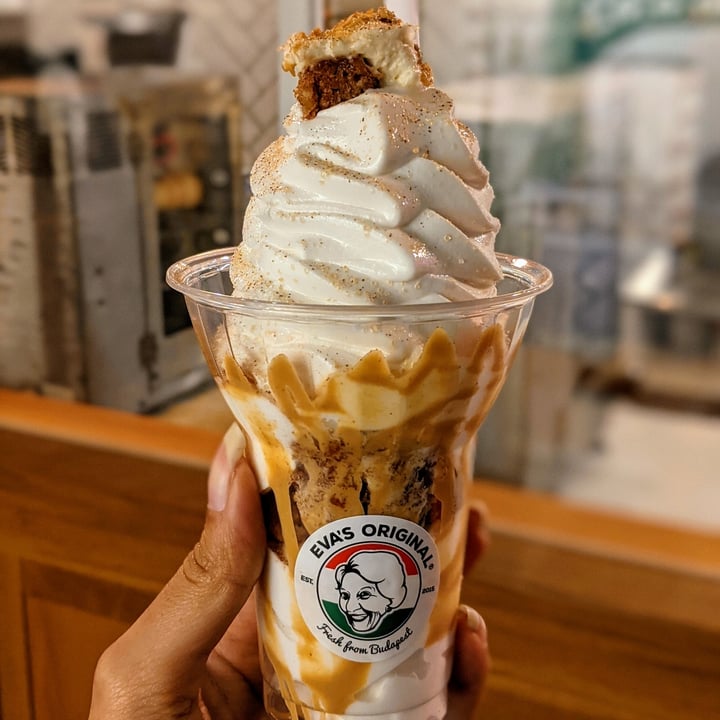 photo of Eva’s Original Chimneys (seasonal- closed for winter) Vegan Carrot Cake Sundae shared by @ttvqueenvegan on  12 Oct 2020 - review