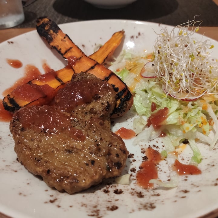 photo of Beagle Restaurant Seitán con nueces shared by @cmellado on  15 Nov 2020 - review