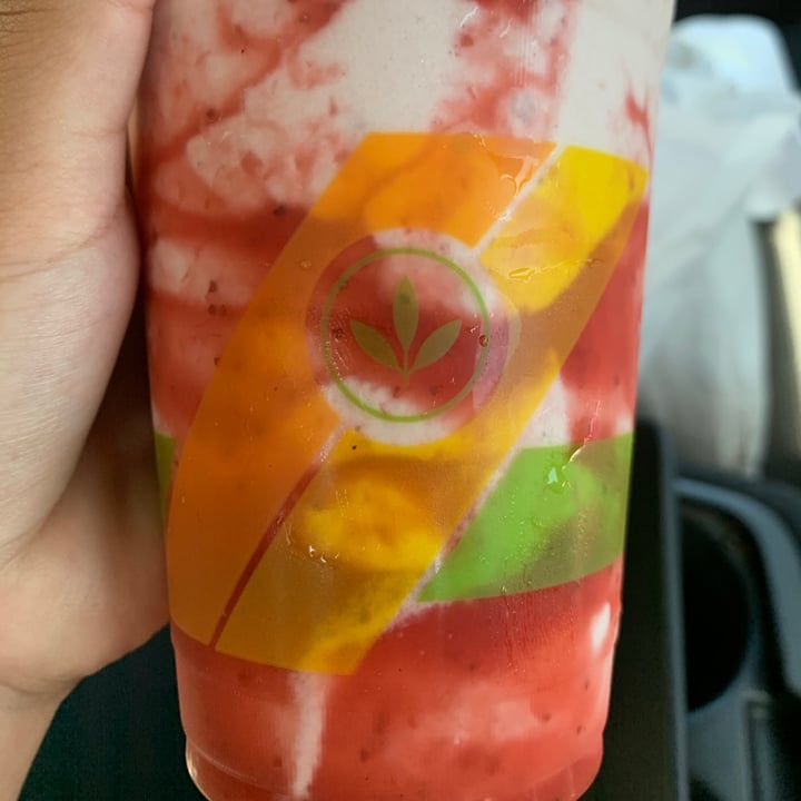 photo of Plant Power Fast Food Strawberry Milkshake shared by @addyetveg on  18 Dec 2020 - review