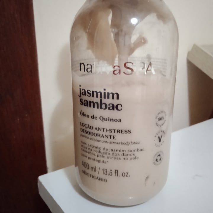 photo of O Boticário loção hidrante jasmin sabac shared by @amandawardini on  27 Apr 2022 - review