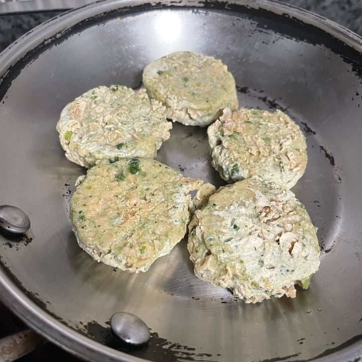 photo of Good Catch Plant-based Fishless Cakes Thai Style shared by @choliebot on  08 Nov 2021 - review