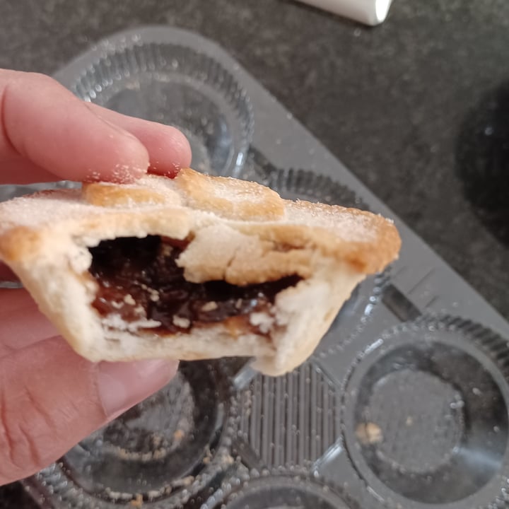 review photo of Woolworths Citrus Fruit Mince Pies shared by @campsbayvegan on 19 Nov 2022 - review
