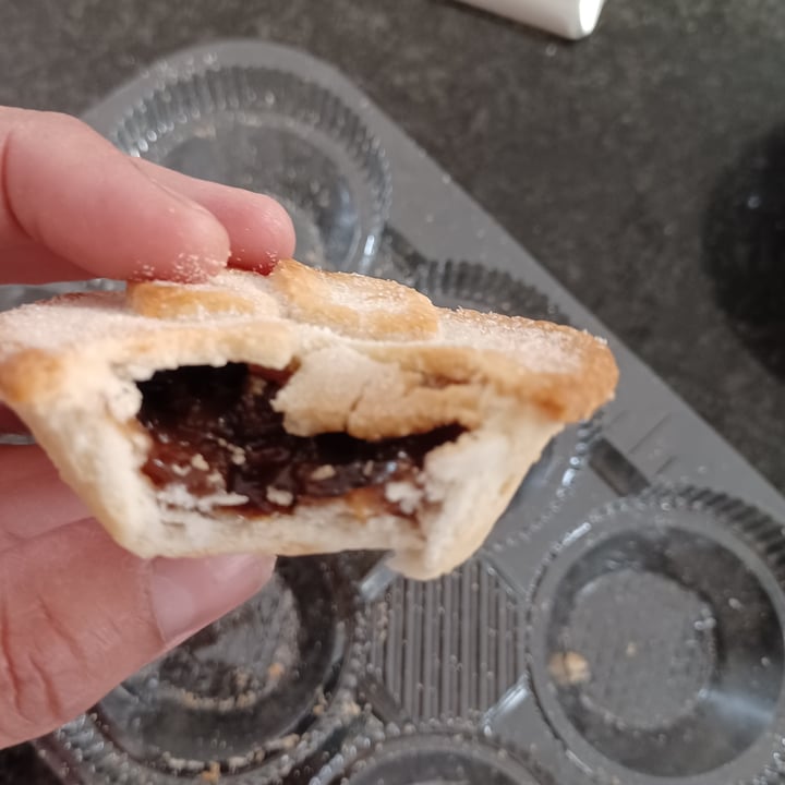 photo of Woolworths Citrus Fruit Mince Pies shared by @campsbayvegan on  19 Nov 2022 - review