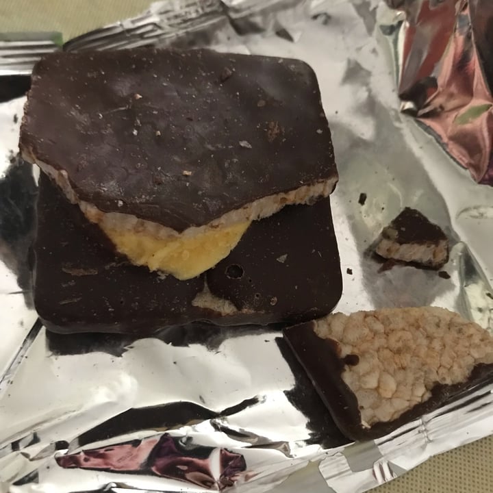 photo of Successo Alfajor De Arroz Con Mousse De Banana shared by @hipernova on  28 Oct 2021 - review