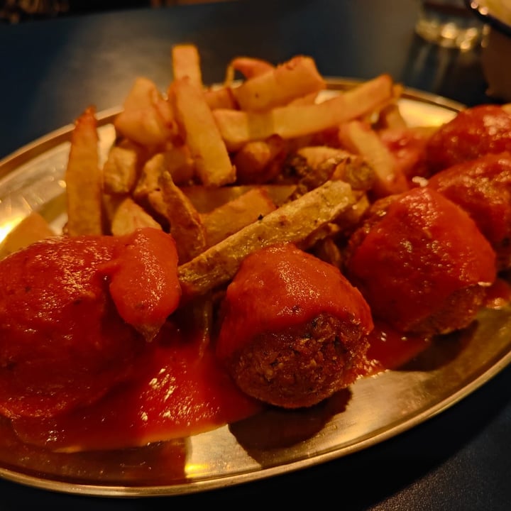 photo of B13 bar Albóndigas en salsa con patatas shared by @kantaber on  16 Oct 2021 - review