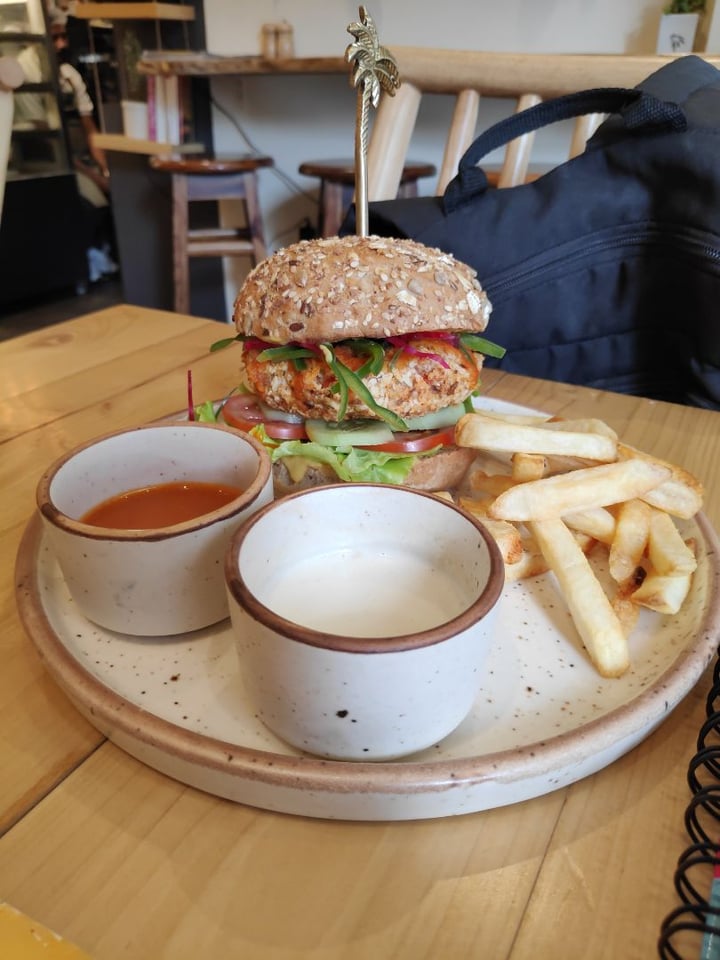 photo of Nut and Bowls Garden Fresh Aloo Tikki Burger shared by @greenglamvegan on  23 May 2019 - review