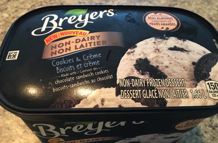 photo of Breyers Non-Dairy Oreo Cookies and Cream Ice Cream shared by @vicucha15 on  07 Sep 2019 - review