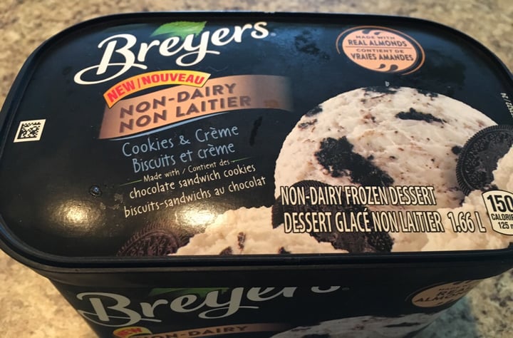 review photo of Breyers Non-Dairy Oreo Cookies and Cream Ice Cream shared by @vicucha15 on 07 Sep 2019 - review
