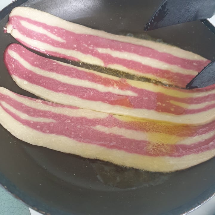 photo of Plant Kitchen (M&S) No Pork Streaky Bacon shared by @jennia on  18 May 2021 - review