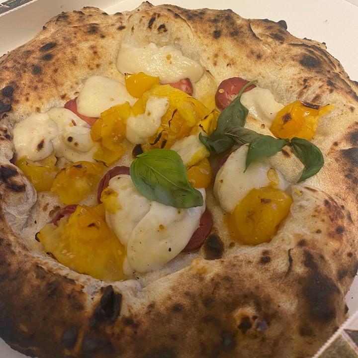 photo of Pizzeria Assaje Diavola vegana shared by @elisaleone on  25 Apr 2022 - review