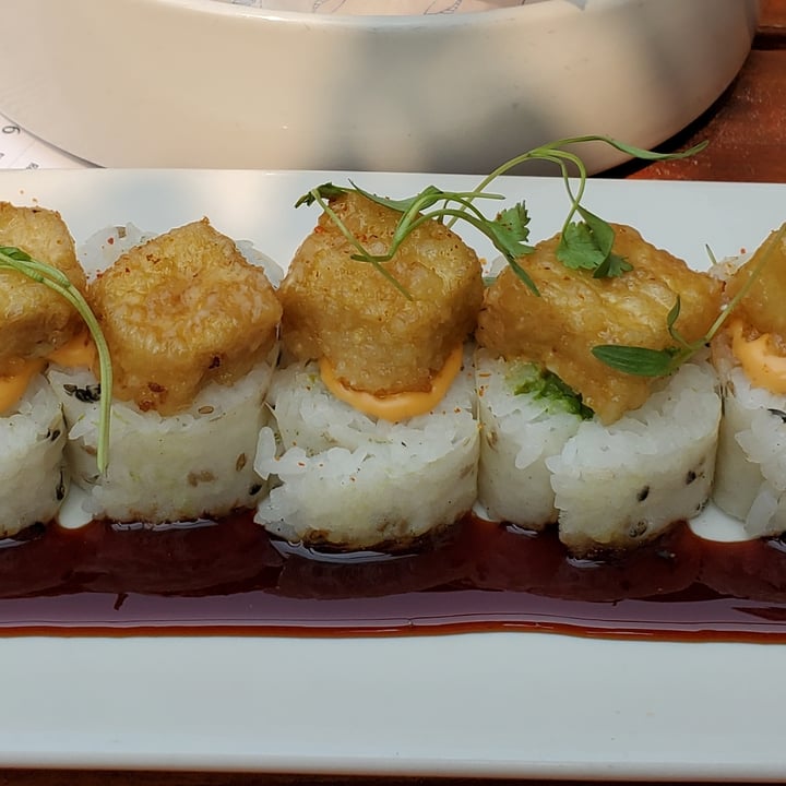 photo of Earls Kitchen + Bar Crispy Tofu Roll shared by @flycrayon on  25 Aug 2021 - review