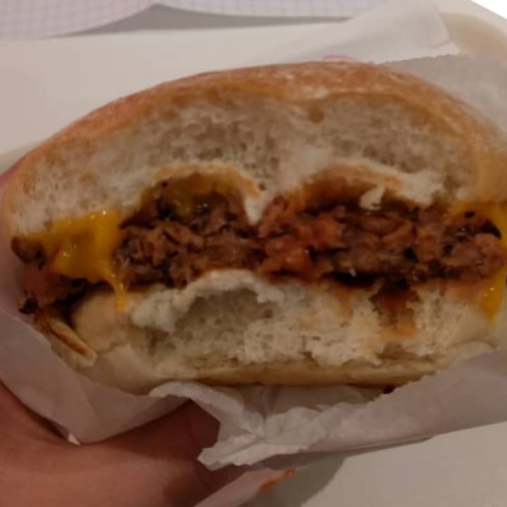 photo of Neat Burger Cheese burger shared by @miralubin7 on  16 Jun 2020 - review