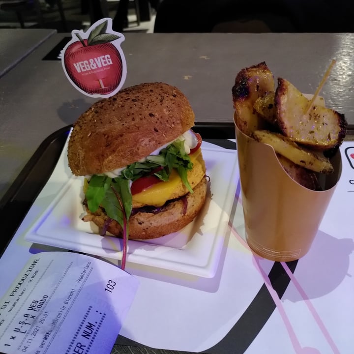 photo of Veg & Veg USA Burger shared by @maffi1810 on  04 Nov 2021 - review