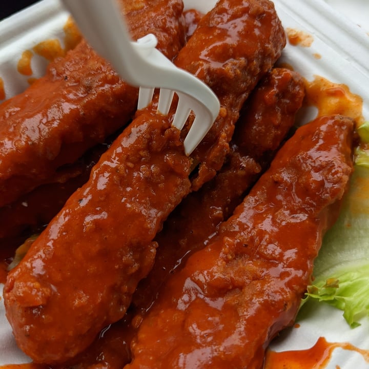photo of Plant Power Fast Food Buffalo Wings shared by @veggouteggplantout on  09 Feb 2021 - review