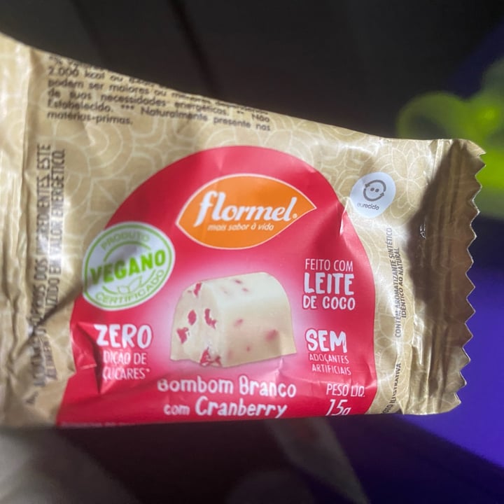 photo of Flormel Bombom chocolate branco com cramberry shared by @karingreco on  23 Nov 2022 - review