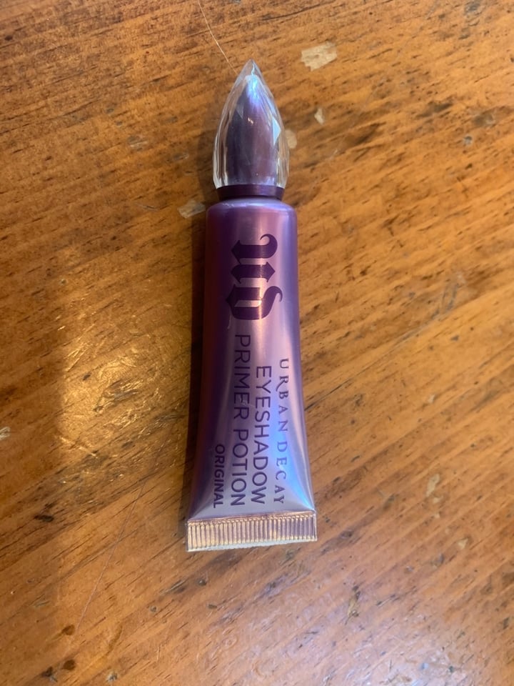 photo of Urban Decay Eyeshadow Primer Potion shared by @alexisjsmiller on  25 Mar 2020 - review