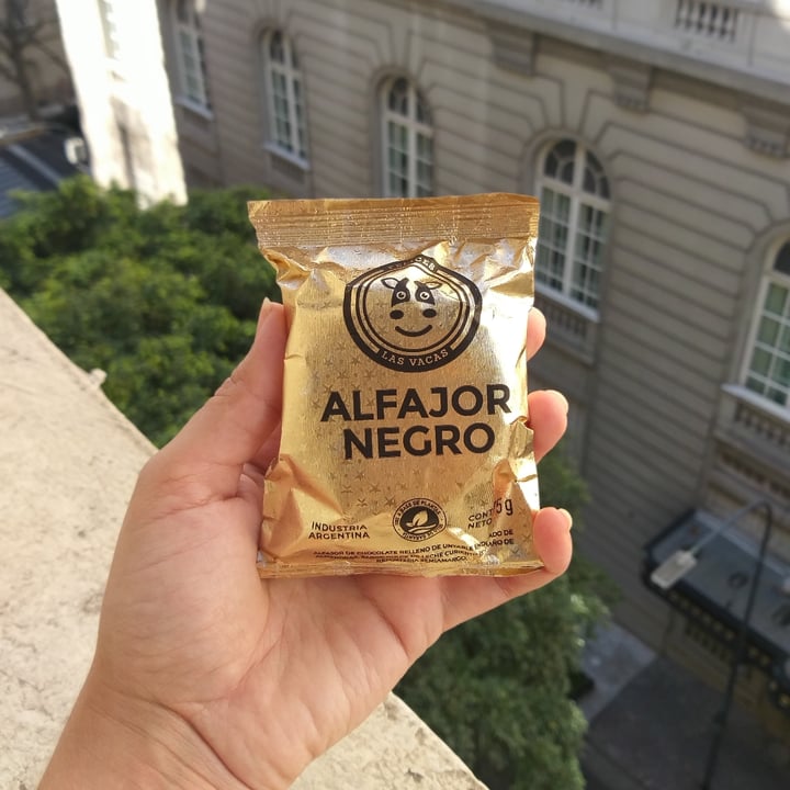 review photo of Felices Las Vacas Alfajor Negro shared by @lauraluizaos on 26 Jul 2021 - review