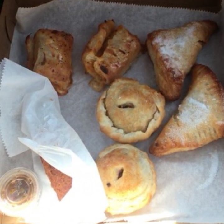 photo of Happy Vegan Bakers Café Pastelitos shared by @giadal on  15 Jun 2020 - review