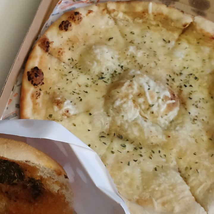 photo of Pizzeria La Fainá Pan de ajo con queso mozzarella vegano shared by @ornitorrincavegana on  30 Dec 2021 - review