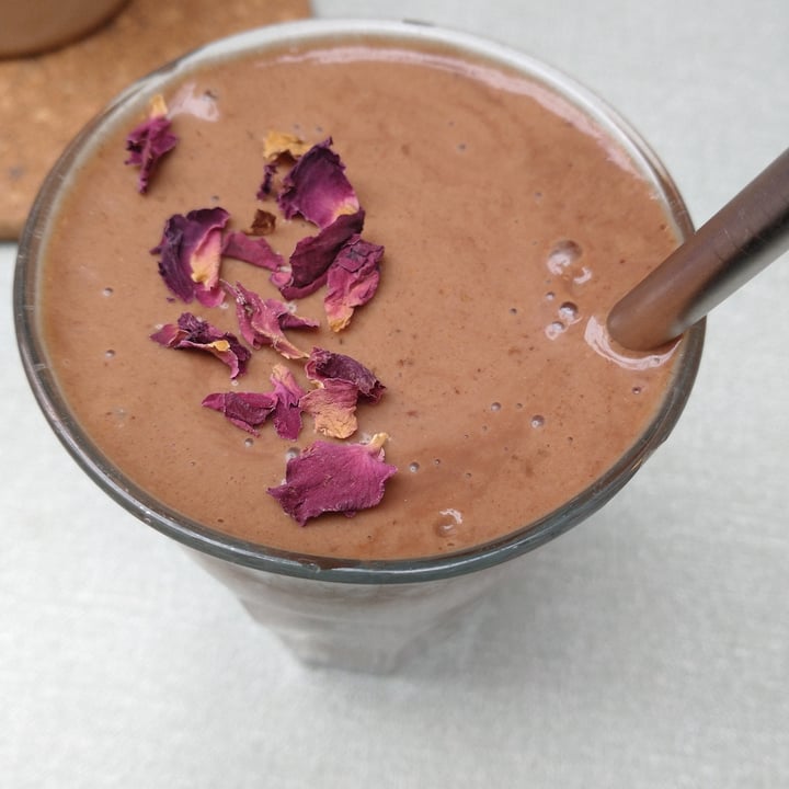photo of Sacred Grounds Choco Caramello Smoothie shared by @veganhedgewytch on  26 Jul 2022 - review