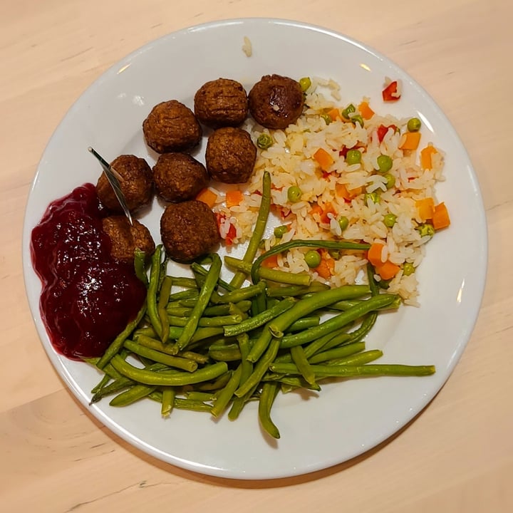 photo of IKEA Restaurant HUVUDROLL Swedish Plant Balls shared by @agreene428 on  12 May 2022 - review