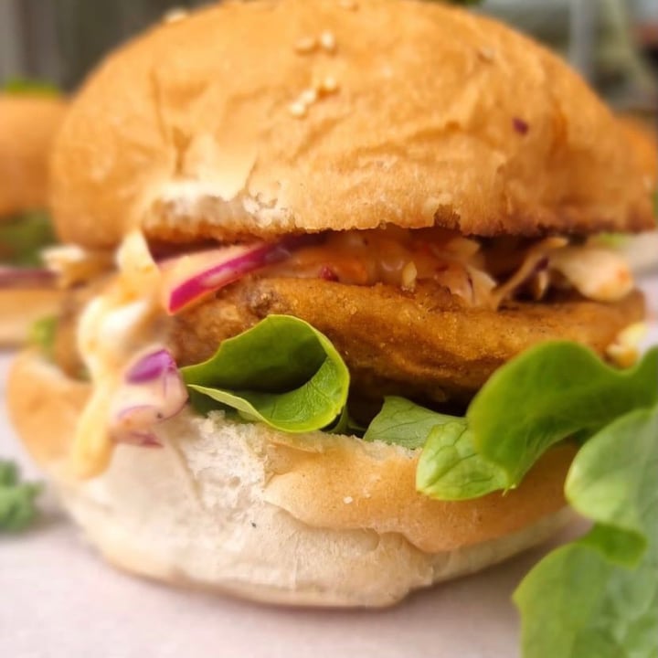 photo of The Vegan Chef Midrand Crispy Chickn Burger shared by @globalvegan on  28 Aug 2021 - review