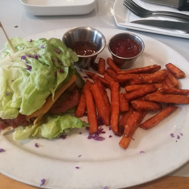 photo of Royale Eatery Georgia Brown burger shared by @junkfoodvegans on  01 Aug 2020 - review