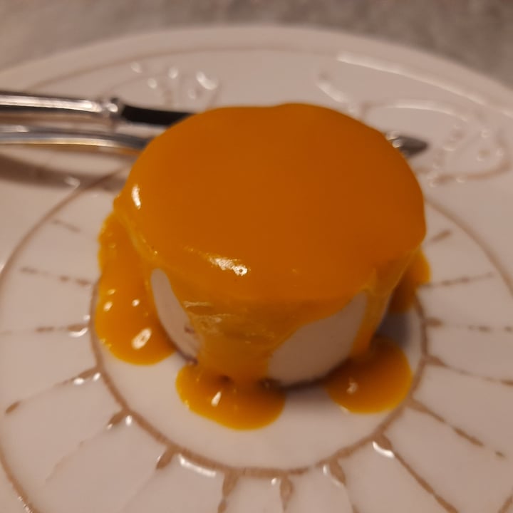 photo of Botanica Lab Cucina Cheesecake al mango shared by @alessandraburzi on  15 Apr 2022 - review