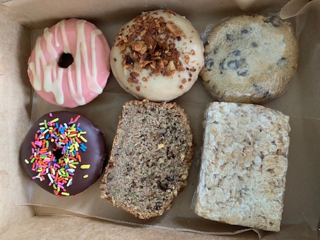 photo of Rainbow Bakery Chocolate Donut with Sprinkles shared by @jeremytheape on  27 Mar 2022 - review