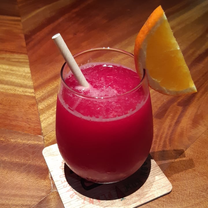 photo of Củ và Rễ - A Vegan Restaurant Orange and dragonfruit juice shared by @floriance on  05 May 2021 - review