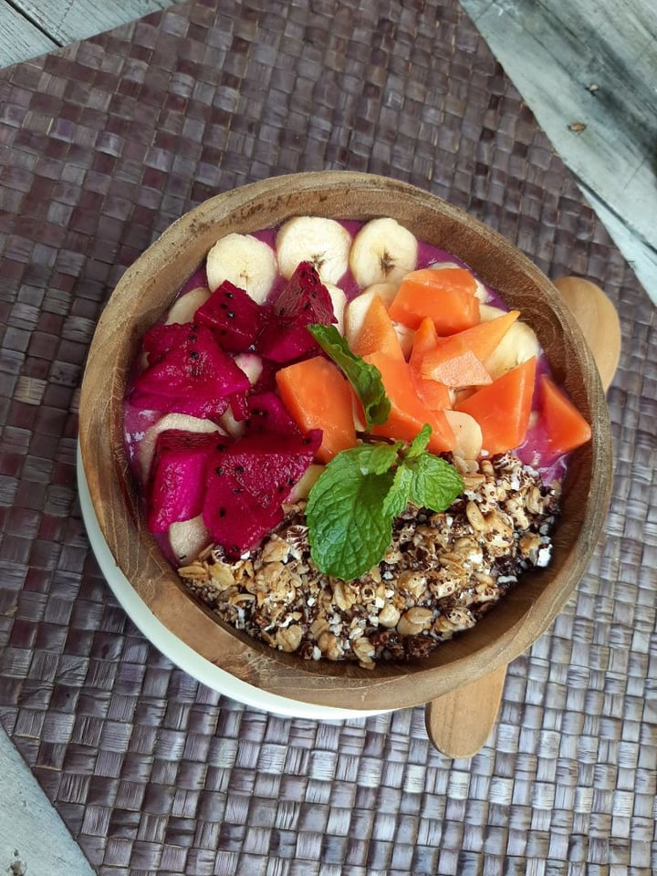 photo of Tasty Vegan Smoothie bowl shared by @plantsfeelthough on  28 Feb 2020 - review