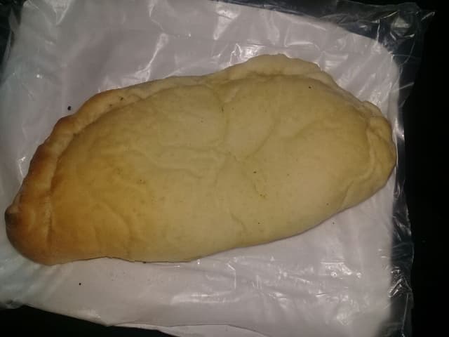 Photo of the dish “Calzone de queso, champignones y verdeo”
