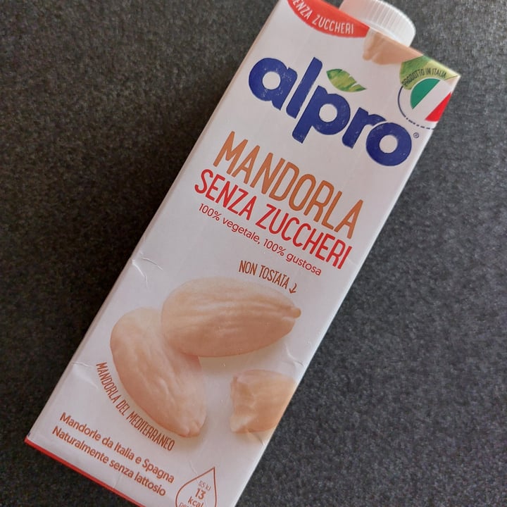 photo of Alpro latte di mandorla senza zuccheri shared by @mariaq on  25 Jun 2022 - review