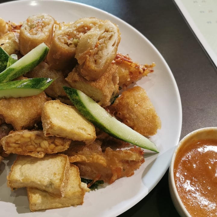 review photo of Divine Realm Vegetarian Restaurant Indian rojak shared by @qfongtan on 06 Jun 2020 - review