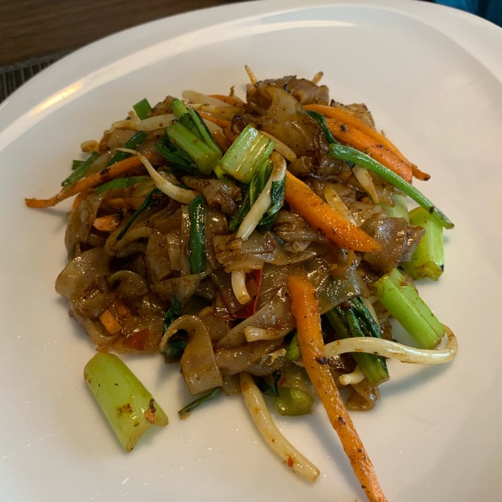 photo of G Hotel Kelawai Flat noodles with vegetables shared by @vegzari on  04 Jul 2022 - review