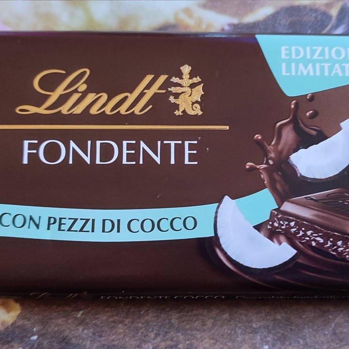 photo of Lindt Cioccolata Fondente con Pezzi di Cocco shared by @espe97 on  28 Sep 2022 - review