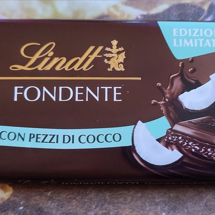 review photo of Lindt Cioccolata Fondente con Pezzi di Cocco shared by @espe97 on 28 Sep 2022 - review