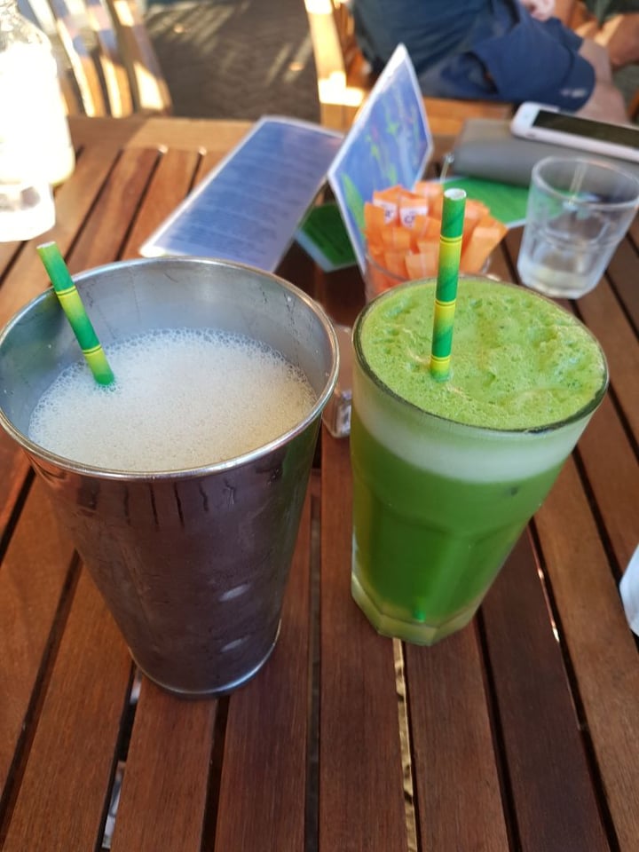 review photo of The Lillipad Cafe Vegan Vanilla Milkshake & "Greenhouse Effect" Juice shared by @soeso on 15 Mar 2020 - review