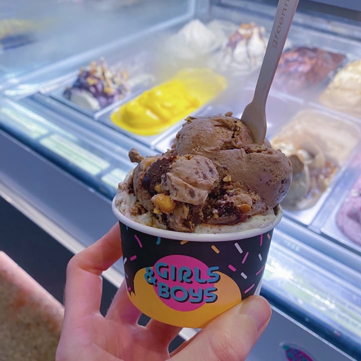 photo of Girls & Boys Cookie Dough & Honeycomb Gelato shared by @cake on  03 Apr 2022 - review