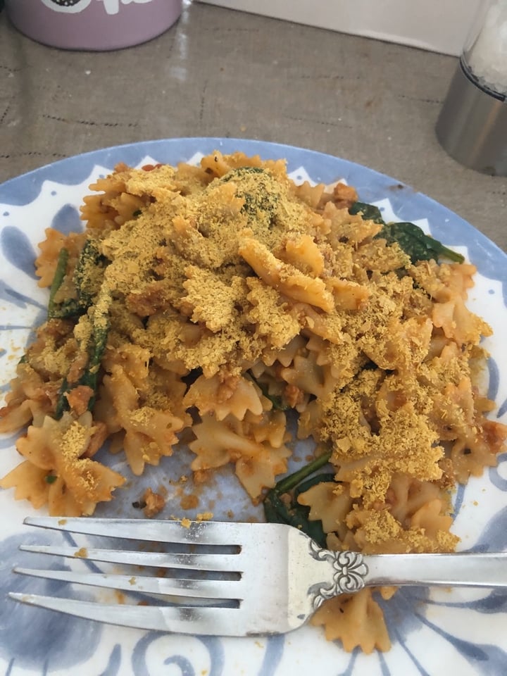 photo of Bragg Nutritional Yeast Seasoning shared by @sophietheherbivore on  21 Apr 2020 - review